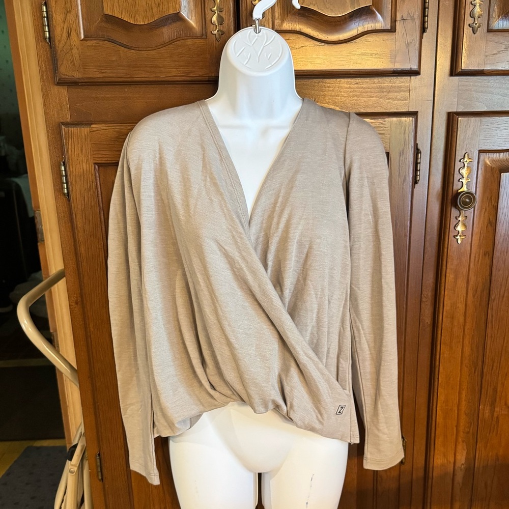NWOT Zobha Gray Long Sleeve Wrap Top, size s